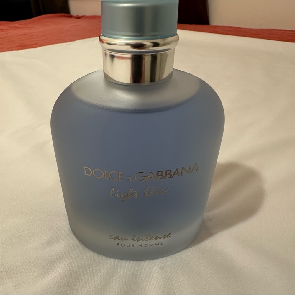Dolce & Gabbana Light Blue Eau Intense Pour Homme 6.7oz plus pouch